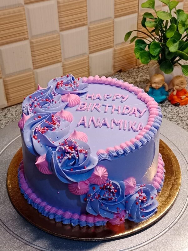 Vanilla With Chocolate Chunks Cake